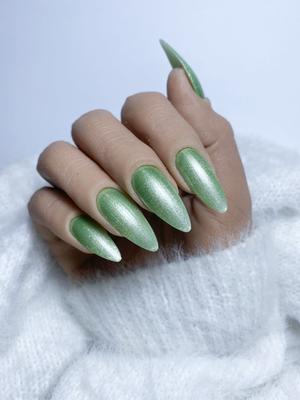 
                  
                    200 - Tea Berry ~ Cateye | Koko & Claire Gel Polish
                  
                